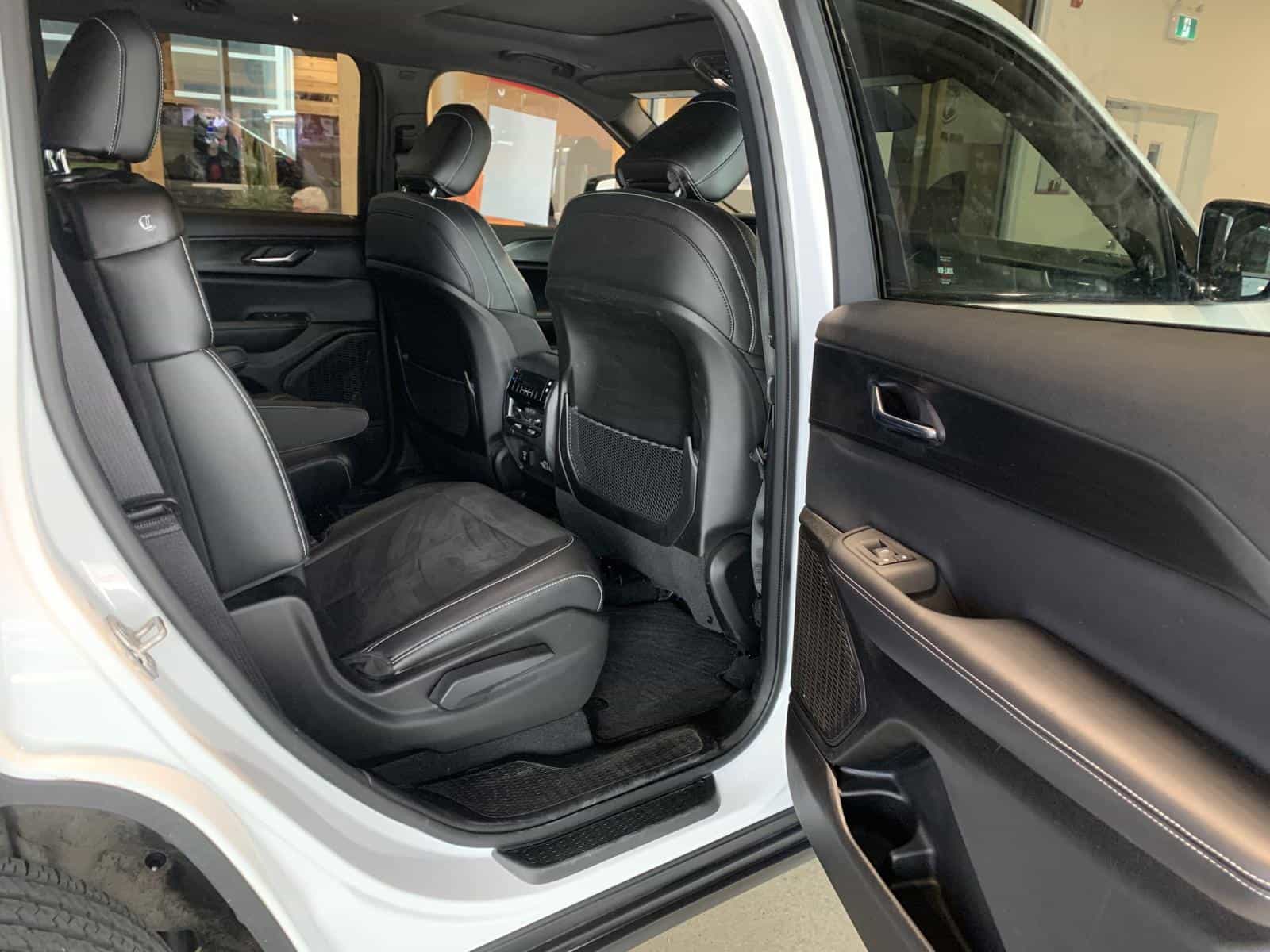 2024 Jeep Grand Cherokee L Laredo - Image 9