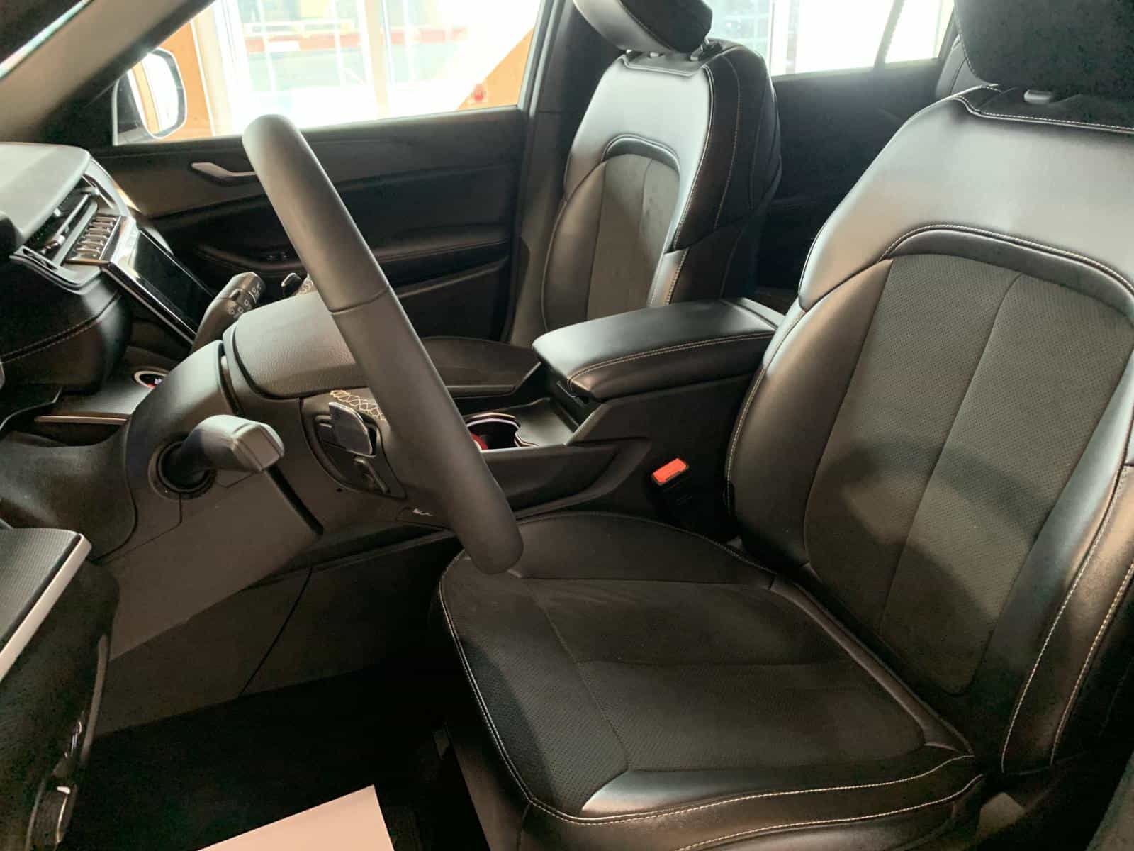 2024 Jeep Grand Cherokee L Laredo - Image 12