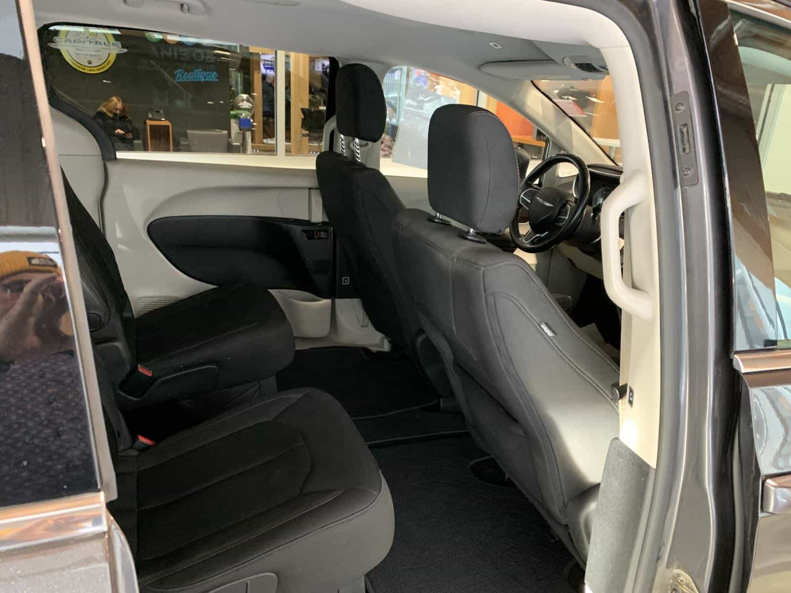 2019 Chrysler Pacifica Touring - Image 8