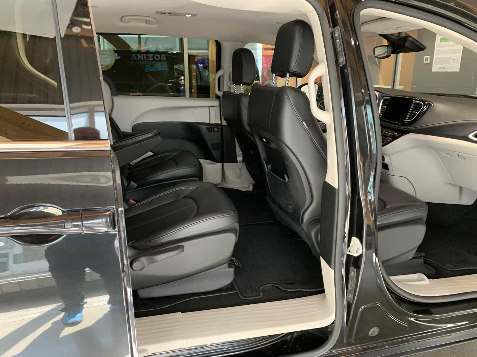 2023 Chrysler Pacifica Hybrid Touring L - Image 7