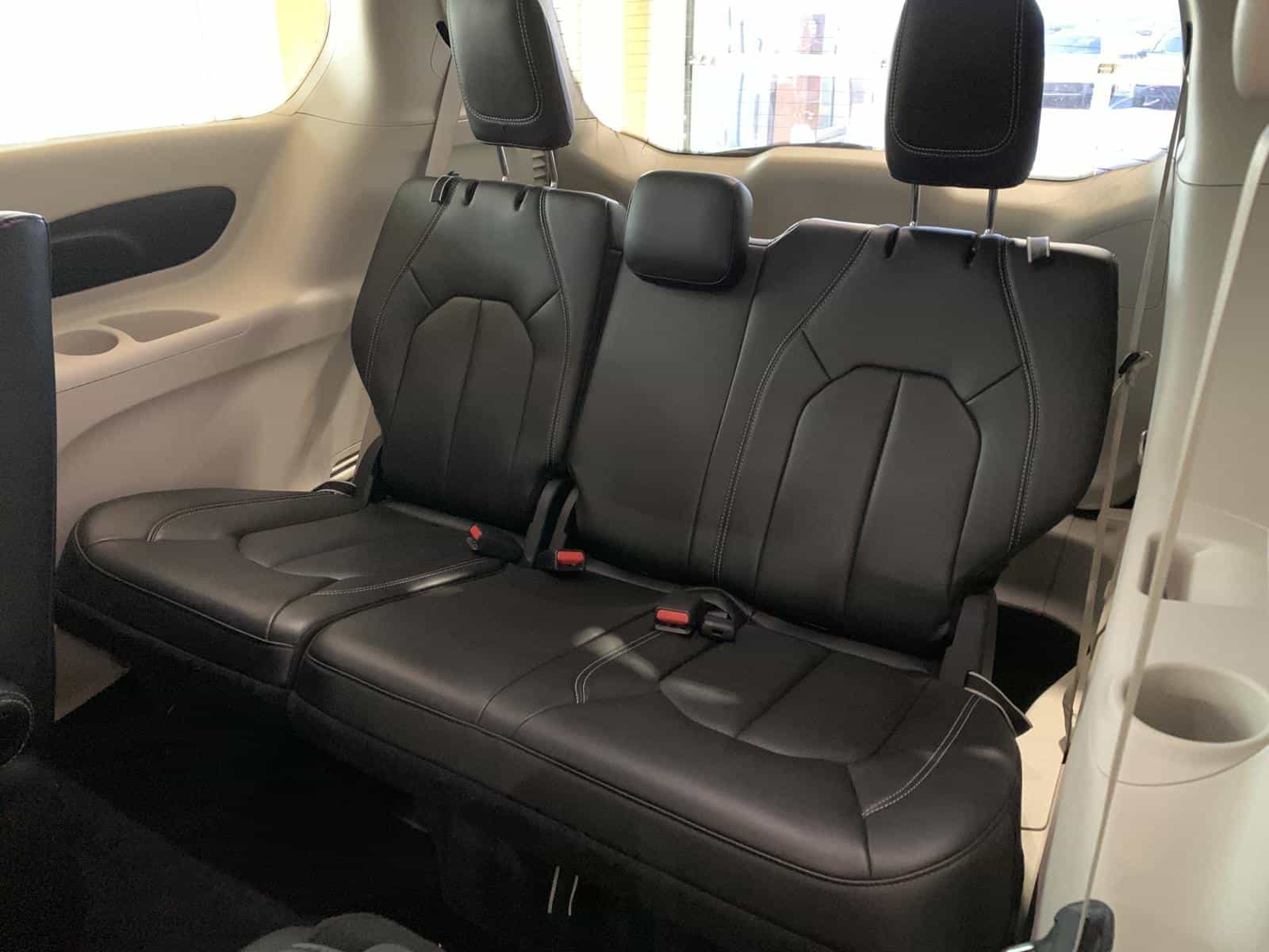 2023 Chrysler Pacifica Hybrid Touring L - Image 10