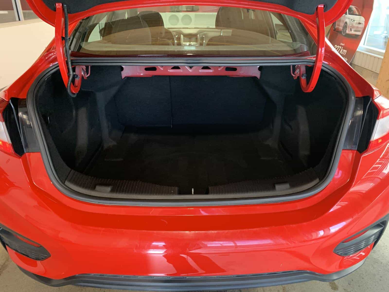 2018 Chevrolet CRUZE LT LT - Image 10