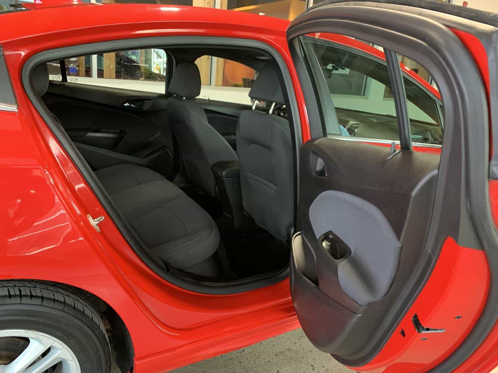 2018 Chevrolet CRUZE LT LT - Image 9