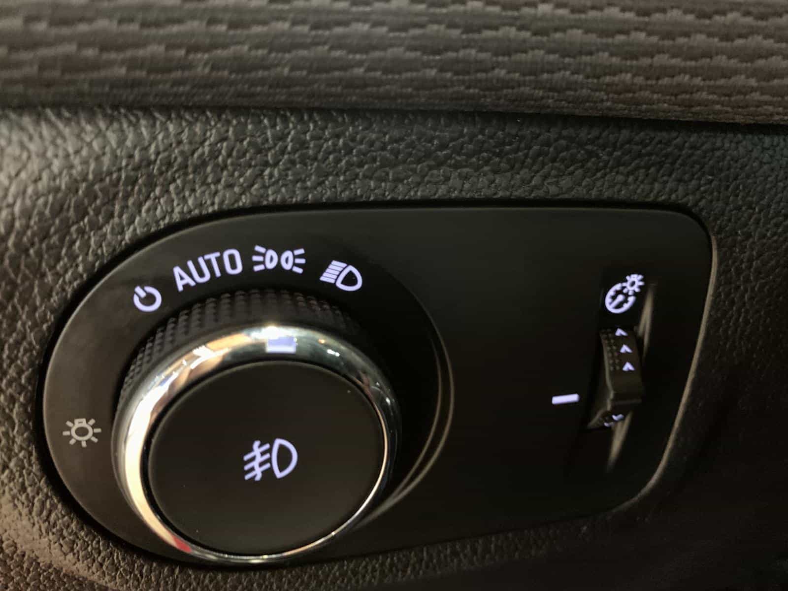 2018 Chevrolet CRUZE LT LT - Image 28