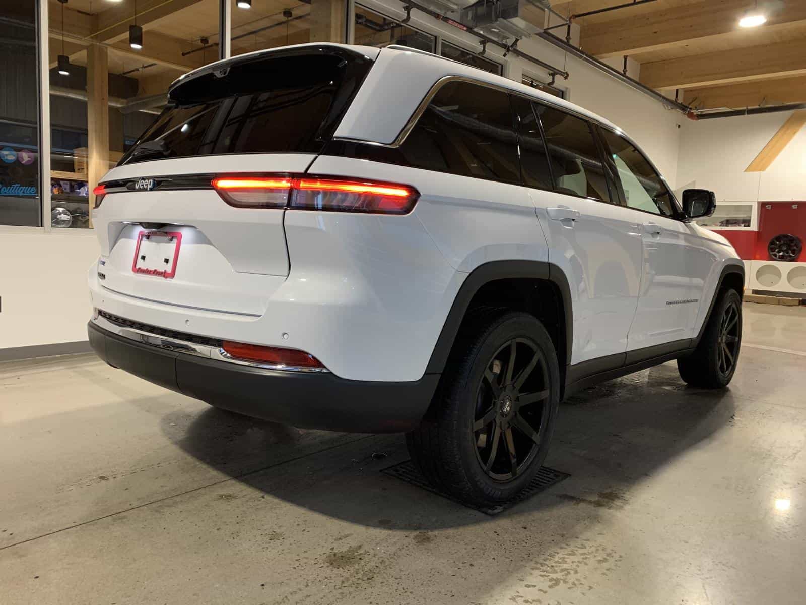 2022 Jeep Grand Cherokee Limited - Image 4