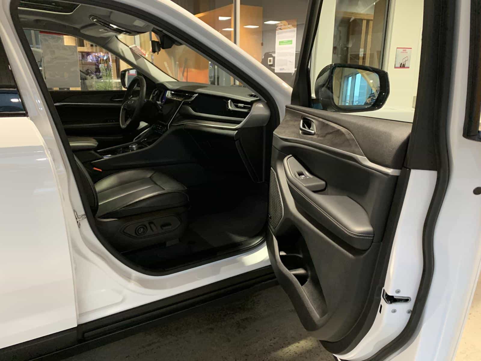 2022 Jeep Grand Cherokee Limited 4X Base 4XE - Image 12