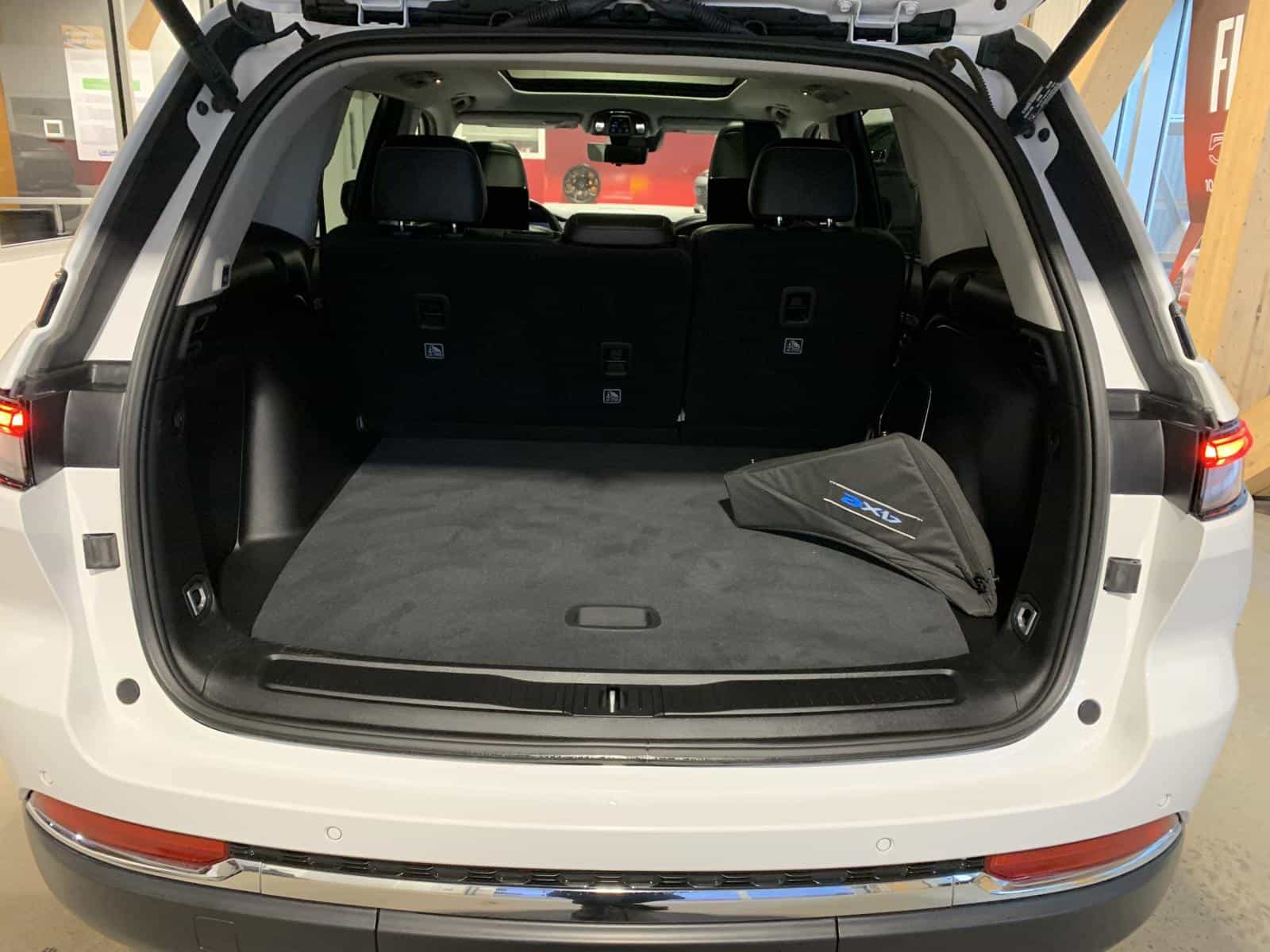 2022 Jeep Grand Cherokee Limited 4X Base 4XE - Image 14