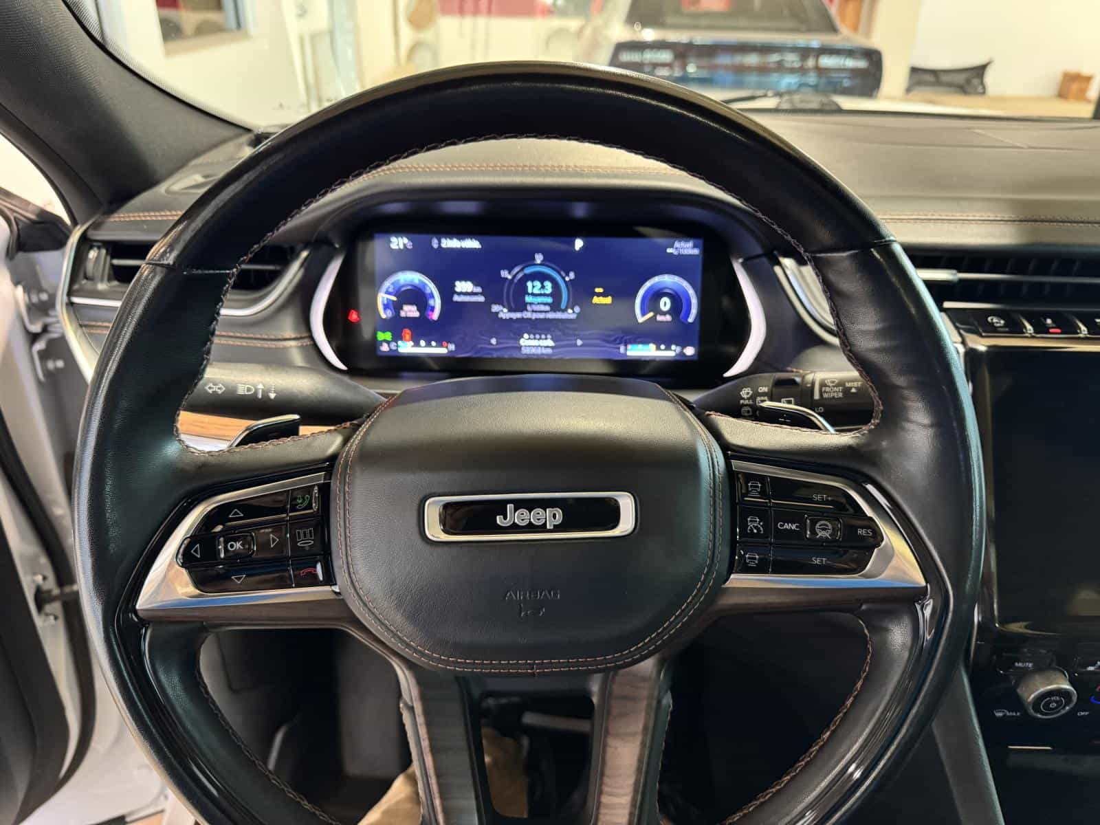 2022 Jeep Grand Cherokee L Summit - Image 14