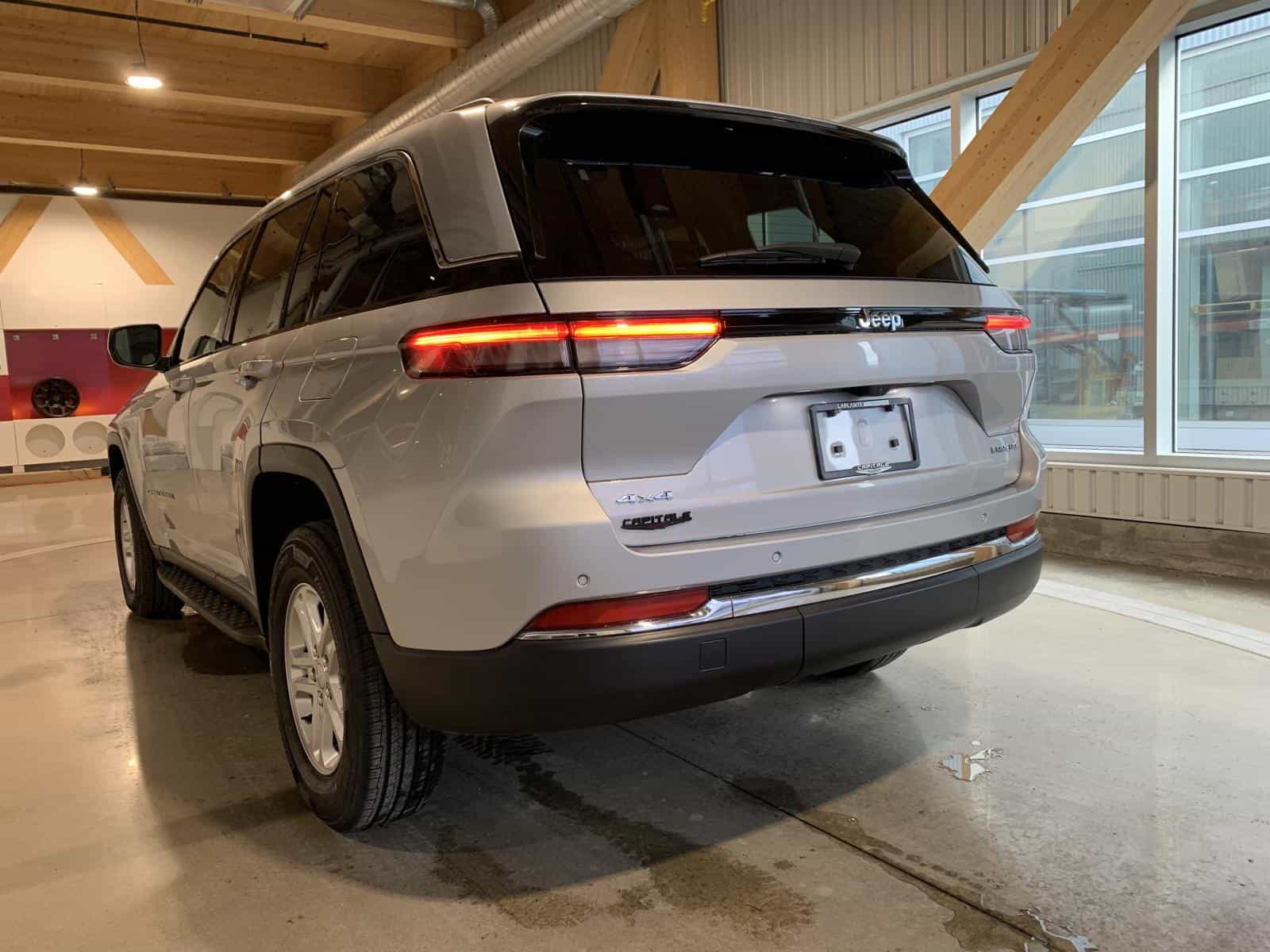 Image 3 Jeep GRAND CHEROKEE LAREDO/ALT Laredo 2023