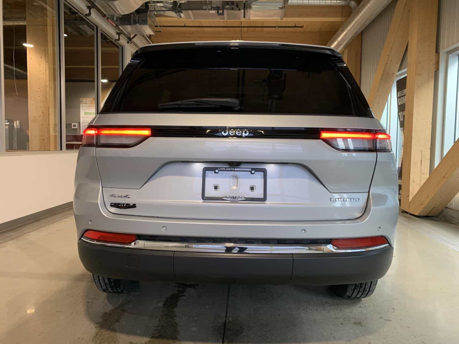 Image 4 Jeep GRAND CHEROKEE LAREDO/ALT Laredo 2023