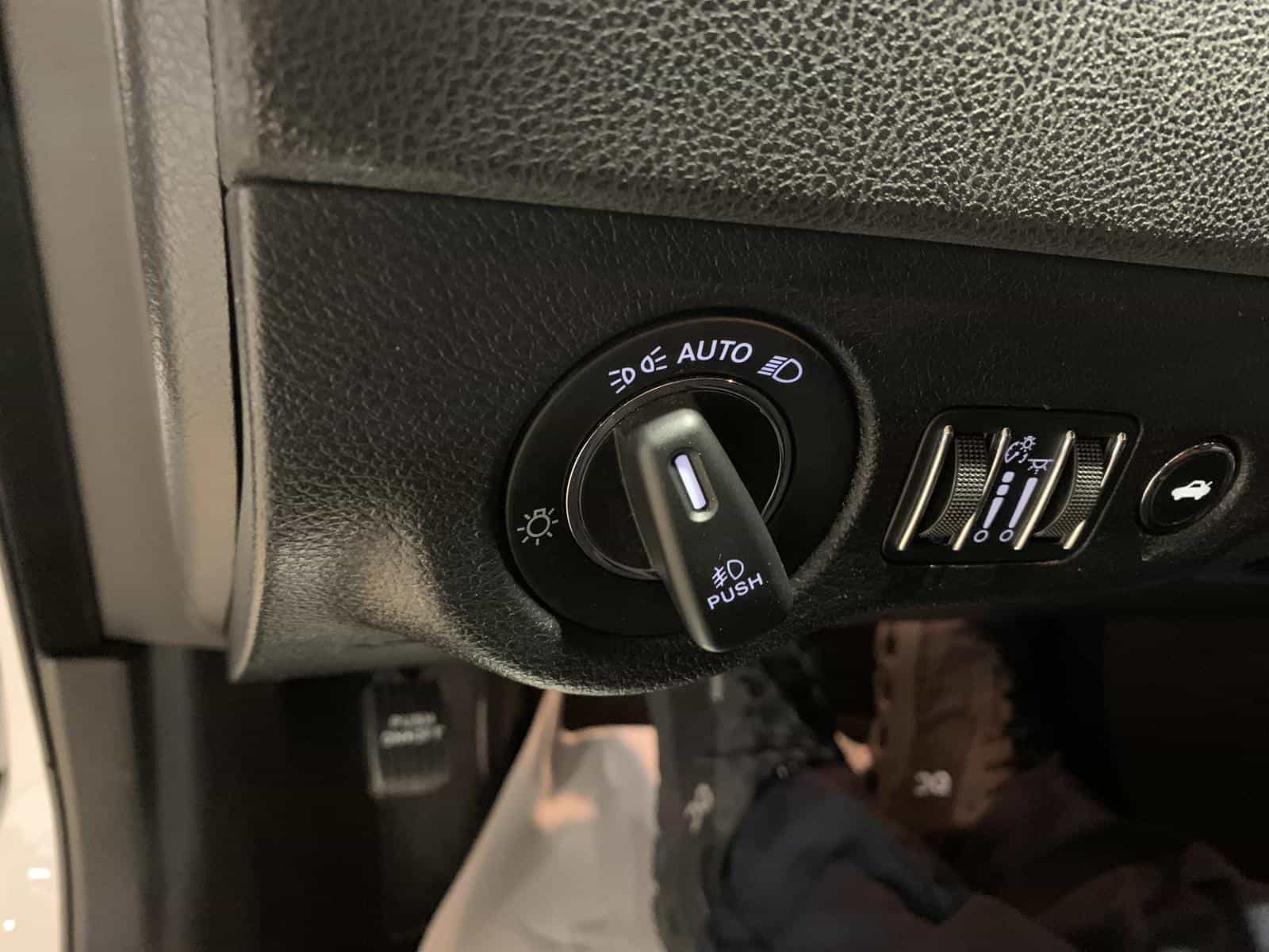 2023 Chrysler 300 Touring L - Image 21