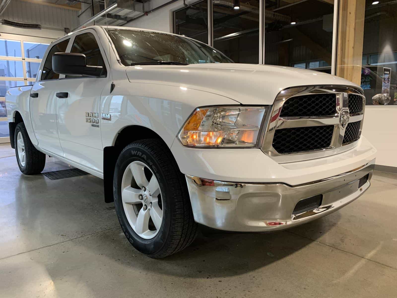 2023 RAM 1500 Classic SLT - Image 5
