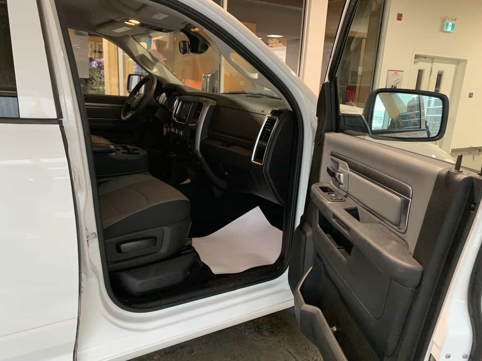 2023 RAM 1500 CLASSIC SLT SLT - Image 8