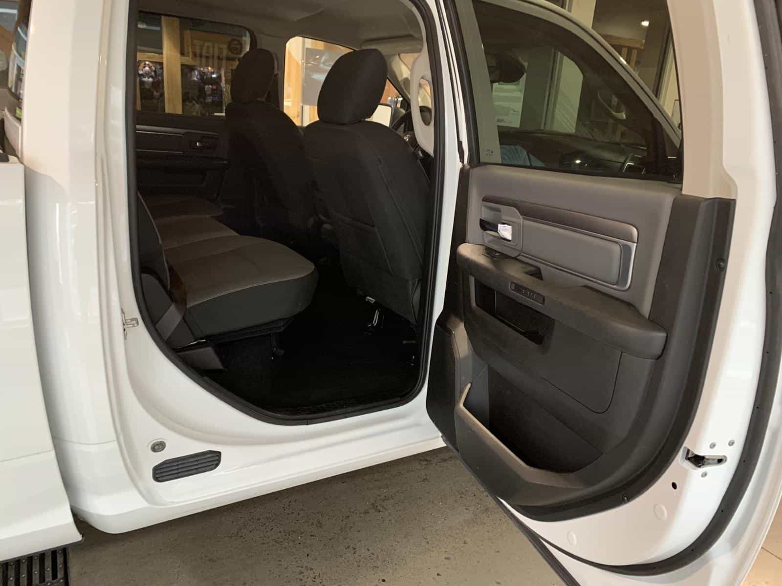 2023 RAM 1500 Classic SLT - Image 9