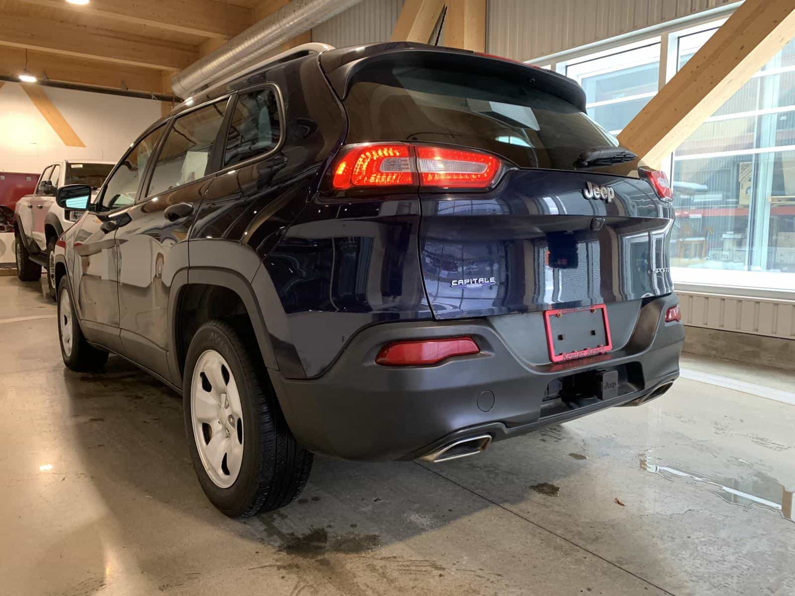 2016 Jeep Cherokee Sport - Image 2