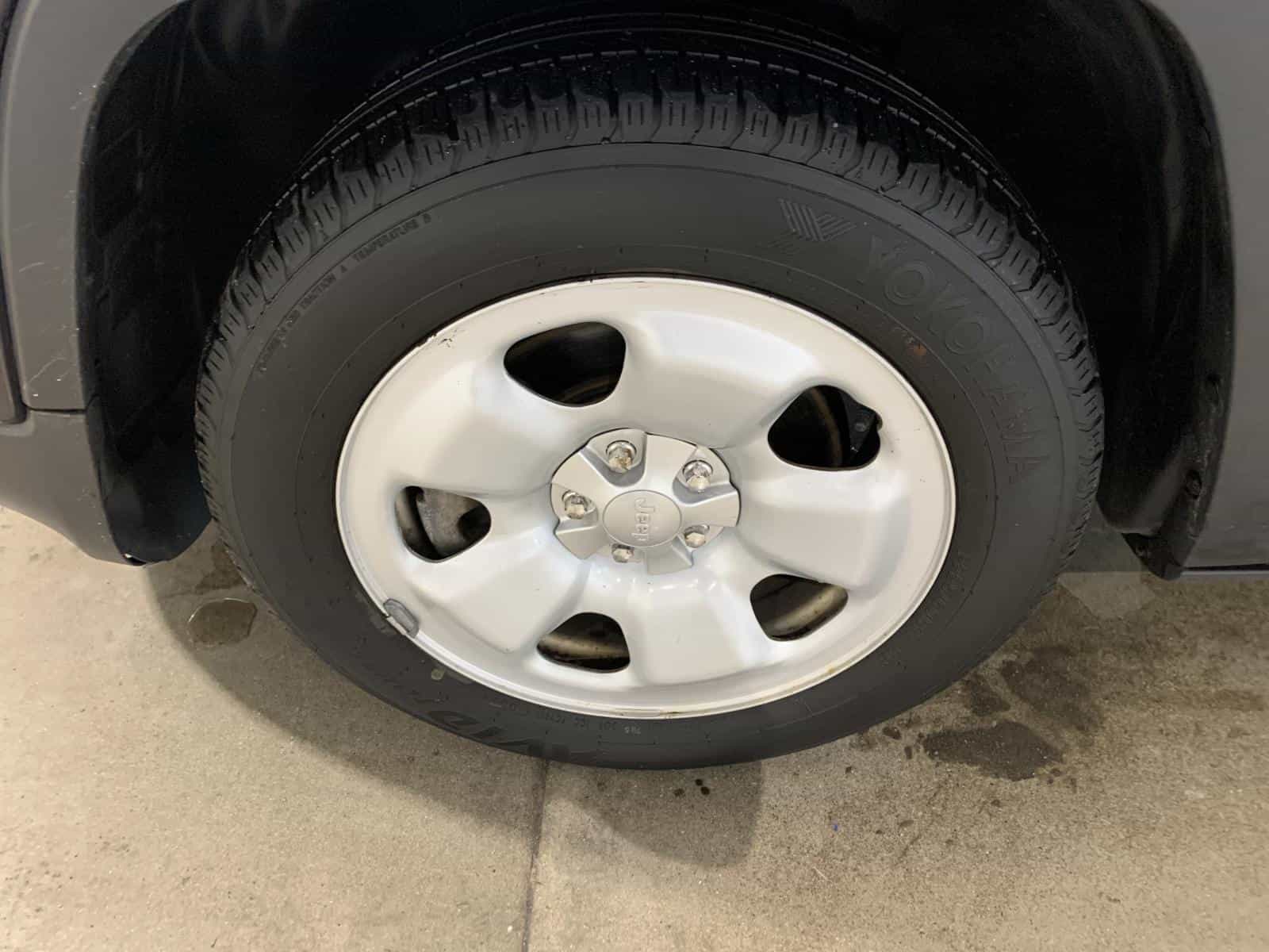 2016 Jeep Cherokee Sport - Image 6