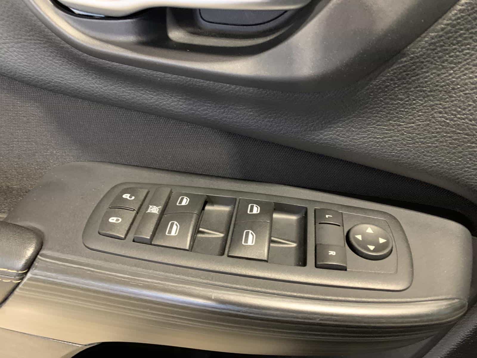 2016 Jeep Cherokee Sport - Image 20