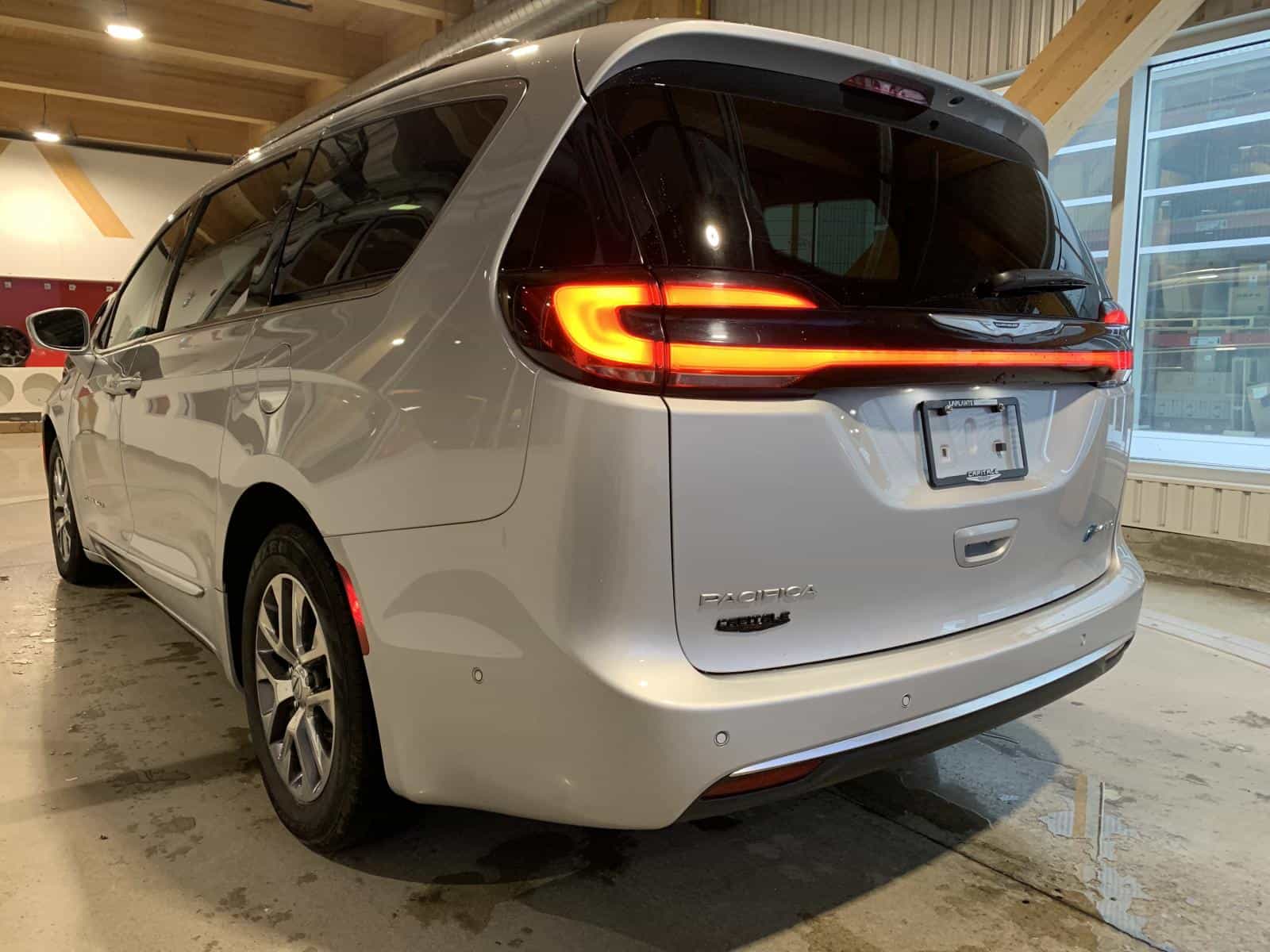 2024 Chrysler Pacifica Pinnacle PHEV - Image 2
