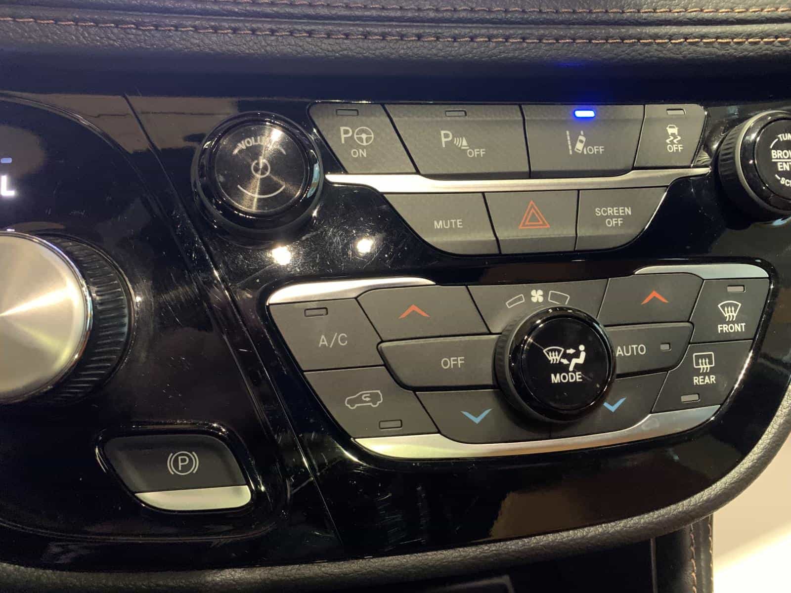 2024 Chrysler Pacifica Pinnacle PHEV - Image 18