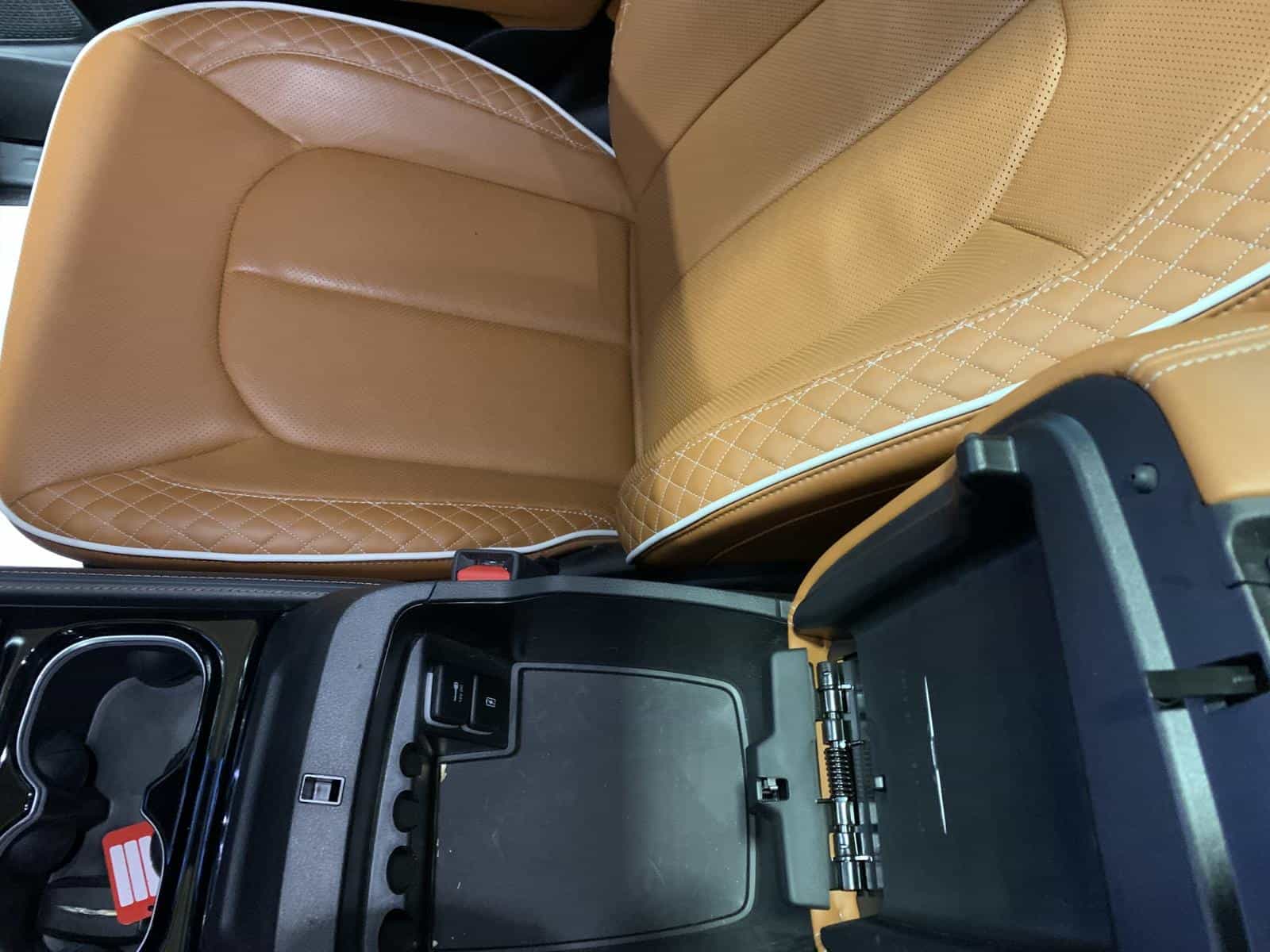 2024 Chrysler Pacifica Pinnacle PHEV - Image 29