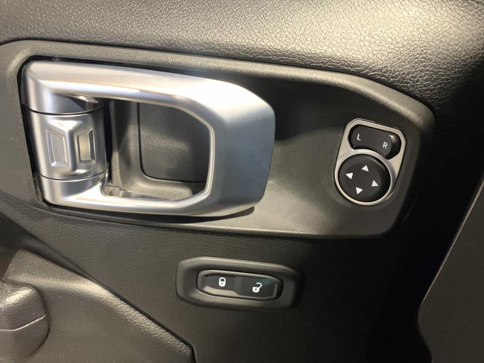 2023 Jeep Wrangler Rubicon - Image 20