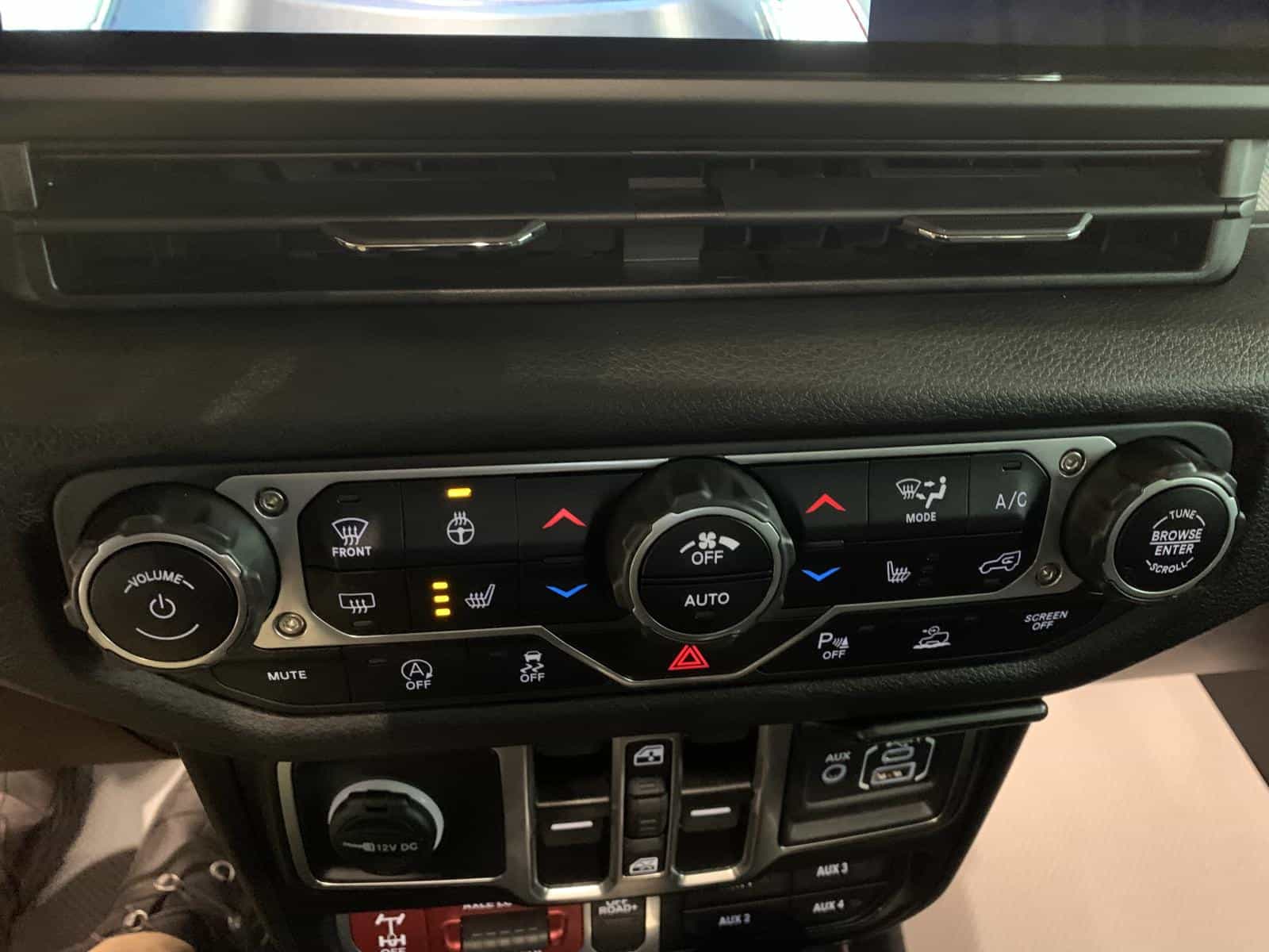 2024 Jeep Gladiator Sport Willys - Image 16