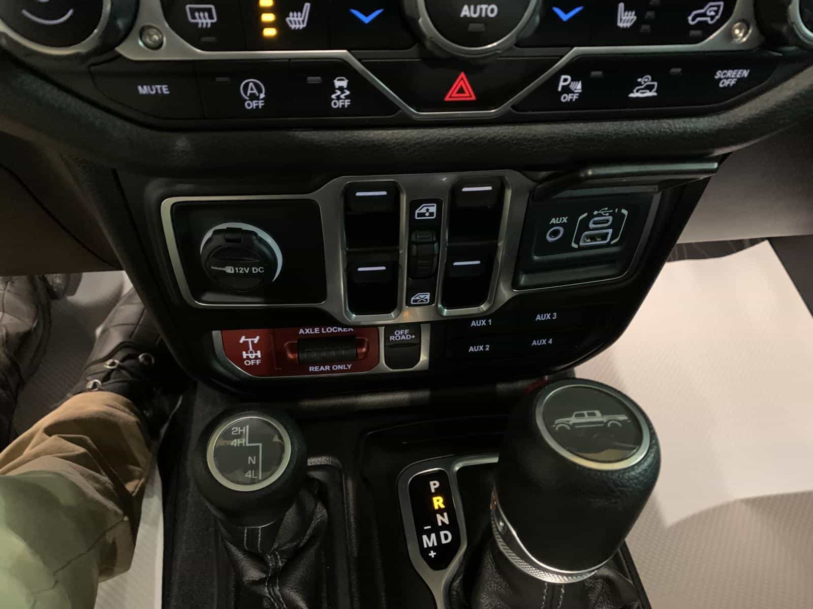 2024 Jeep Gladiator Sport Willys - Image 17