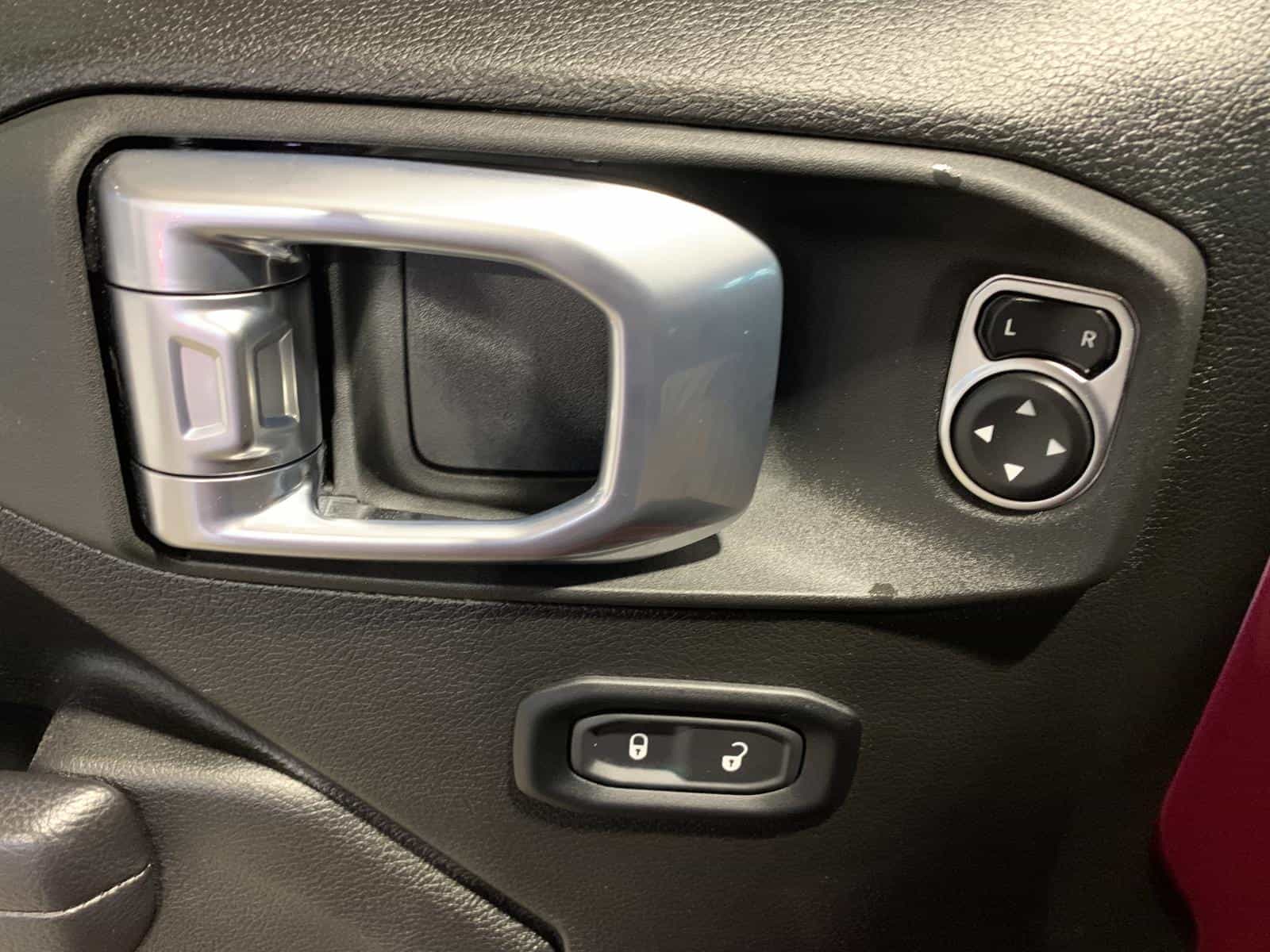 2024 Jeep Gladiator Sport Willys - Image 25