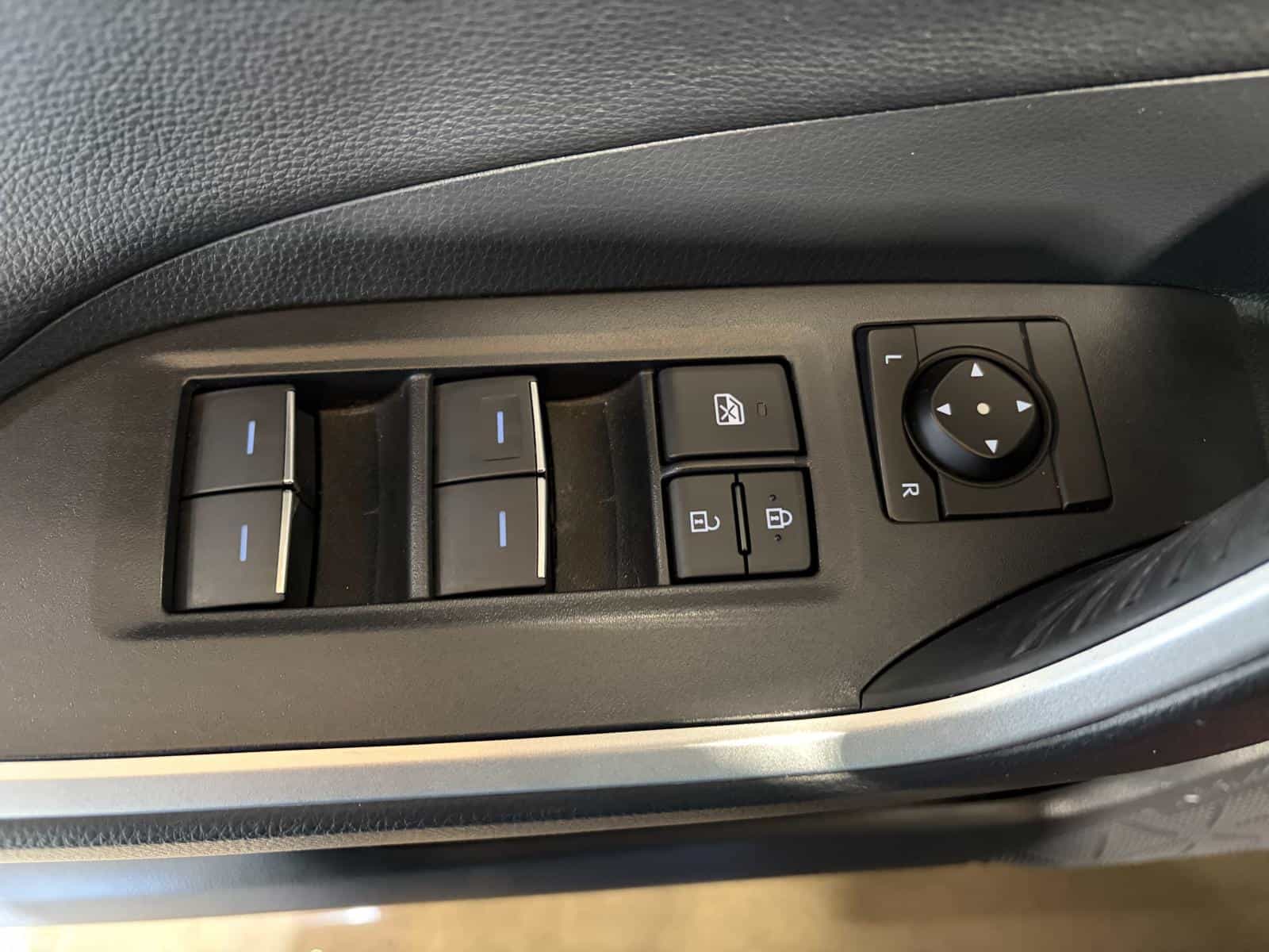 2023 Toyota Rav4 Prime XSE AWD - Image 13