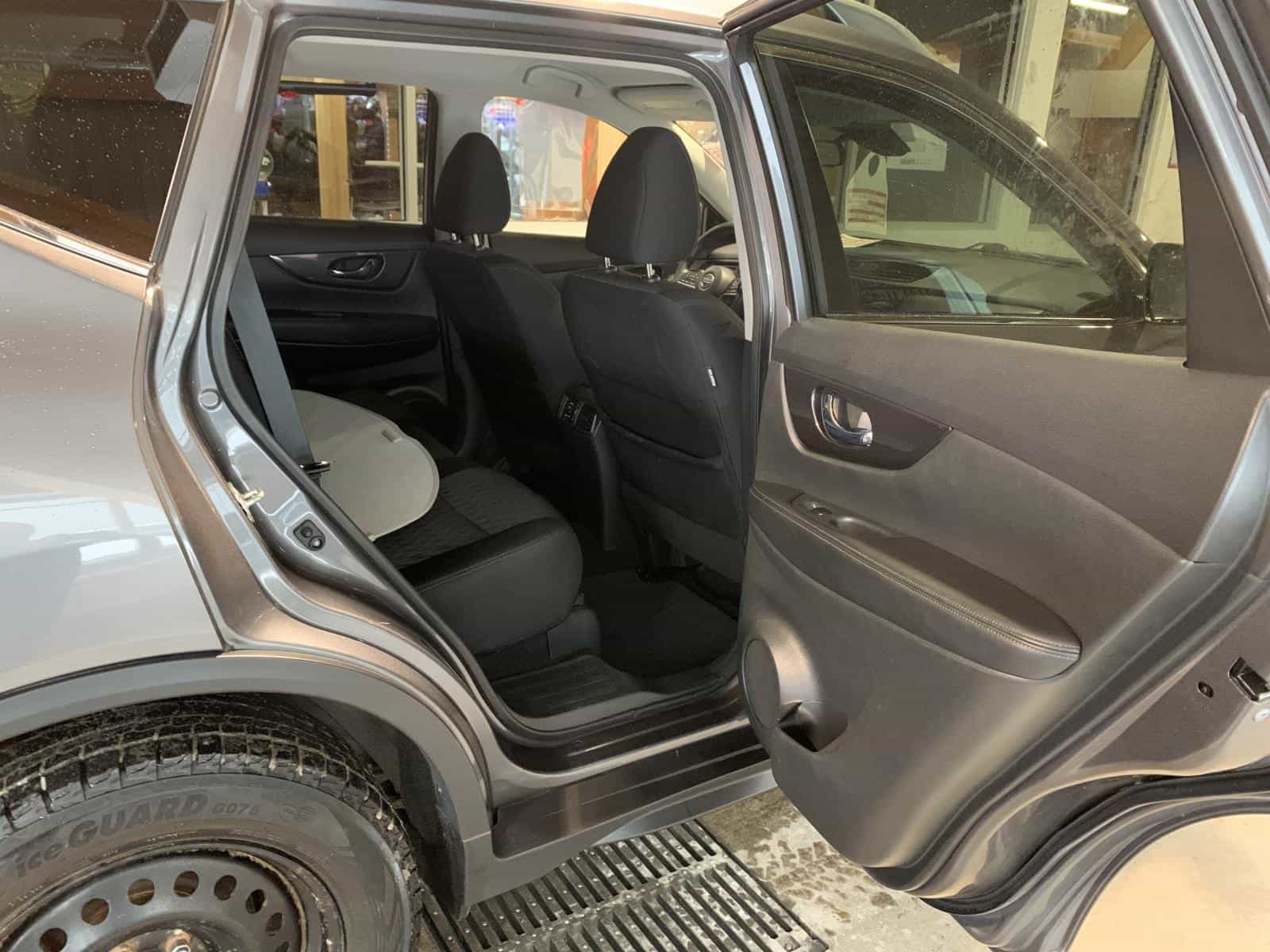 2020 Nissan Rogue SV - Image 8