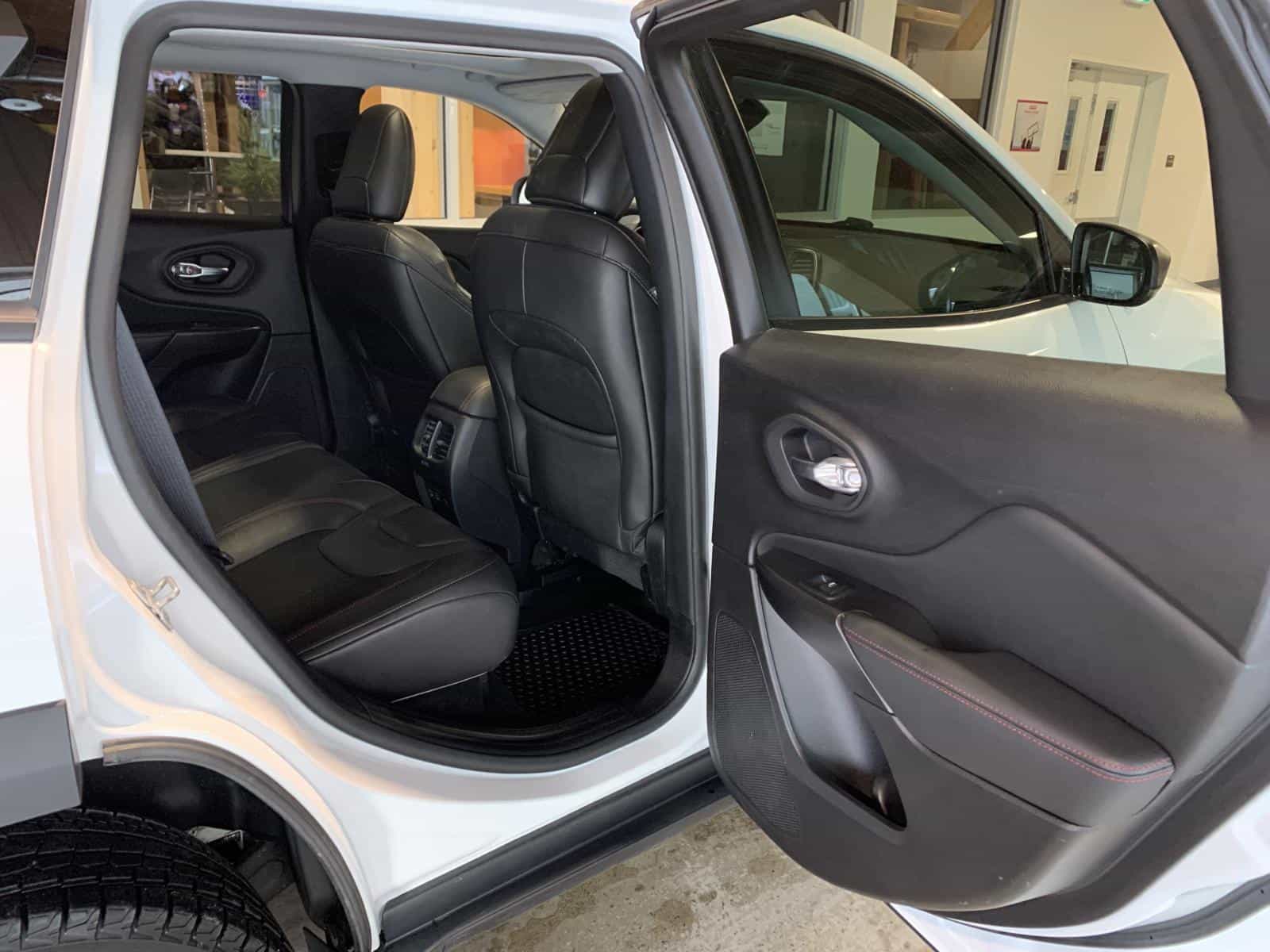 2021 Jeep Cherokee Trailhawk - Image 11