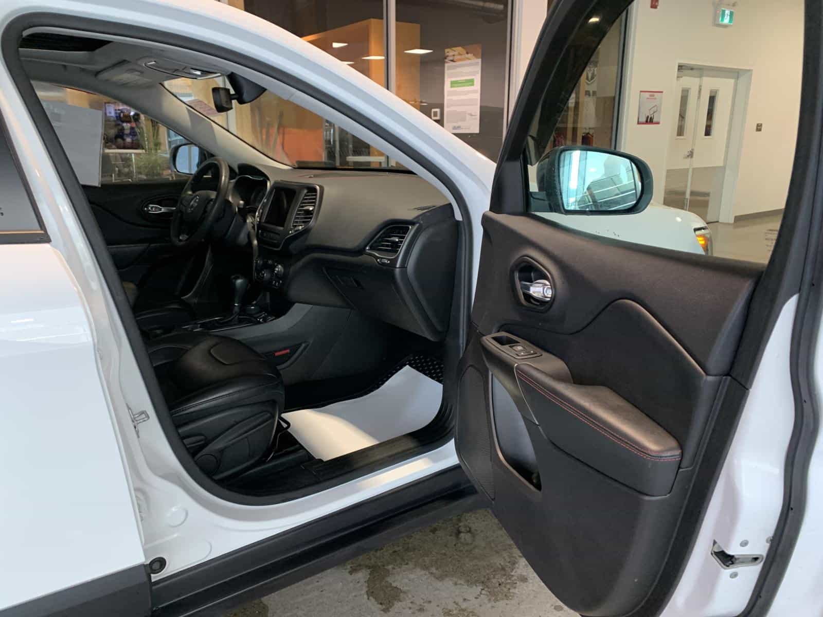 2022 Jeep Cherokee Trailhawk - Image 9