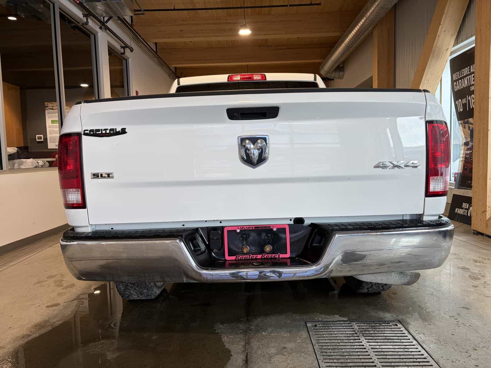 2022 RAM 1500 CLASSIC SLT SLT - Image 3