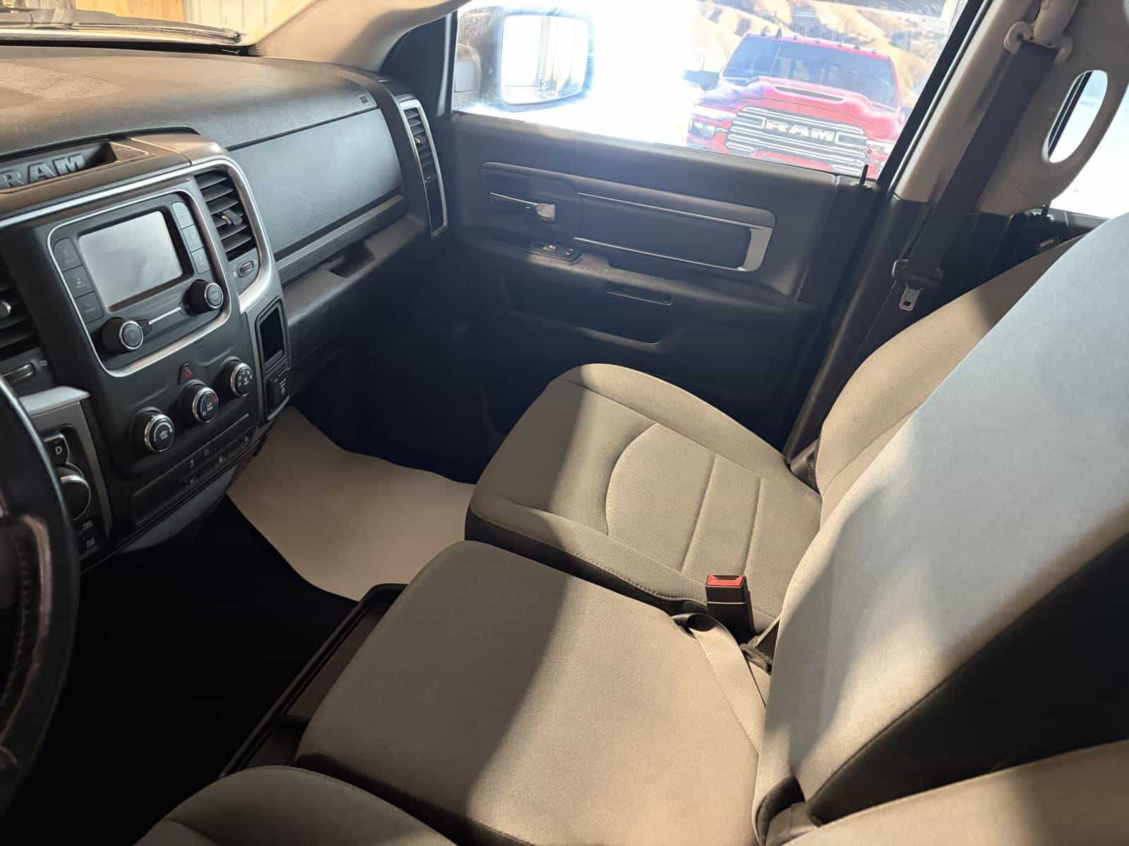 2022 RAM 1500 CLASSIC SLT SLT - Image 22