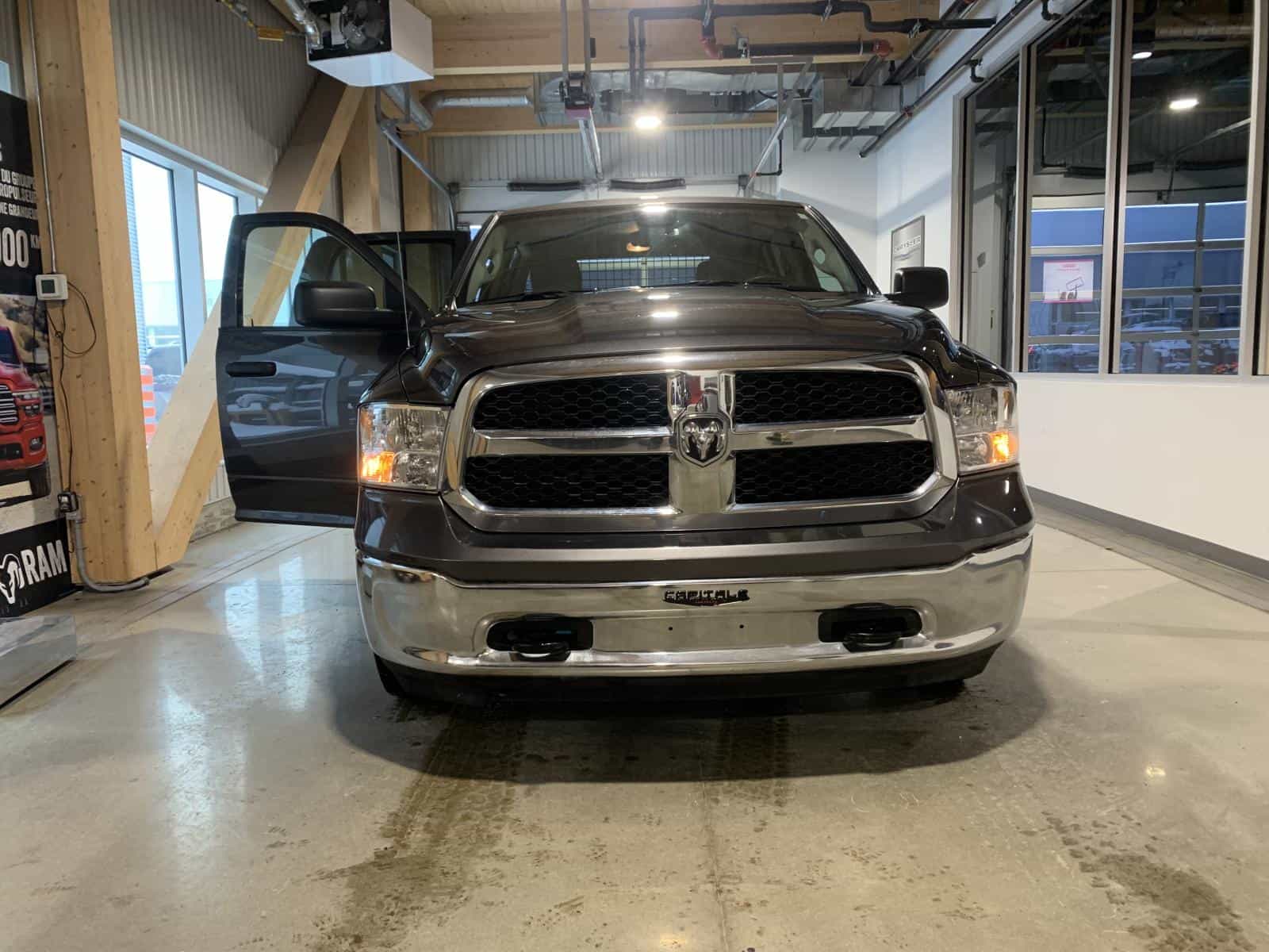 2023 RAM 1500 CLASSIC SLT SLT - Image 3