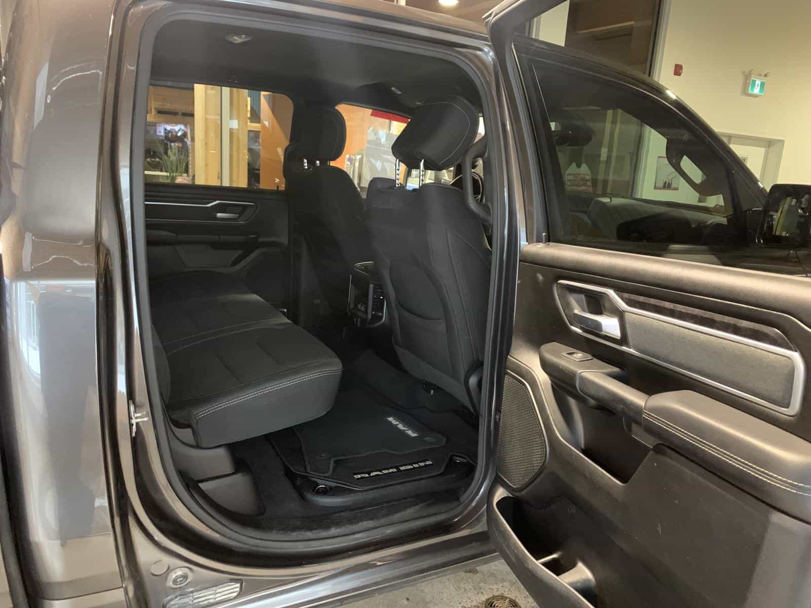 2022 RAM 1500 Big Horn/Lone Star Big Horn - Image 9