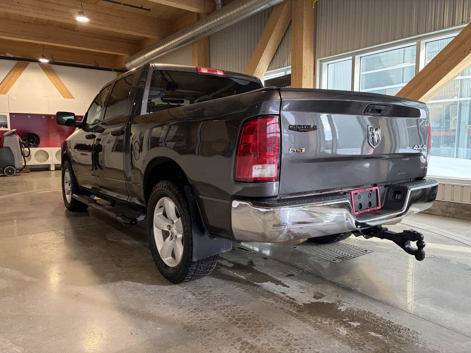 2023 RAM 1500 CLASSIC SLT SLT - Image 2