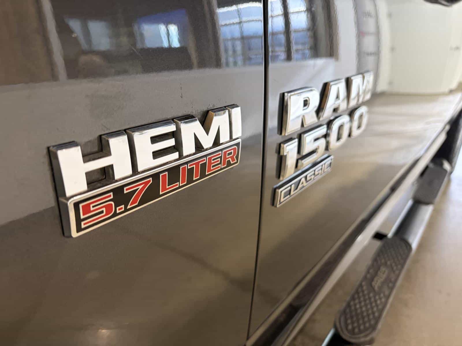 2023 RAM 1500 CLASSIC SLT SLT - Image 7