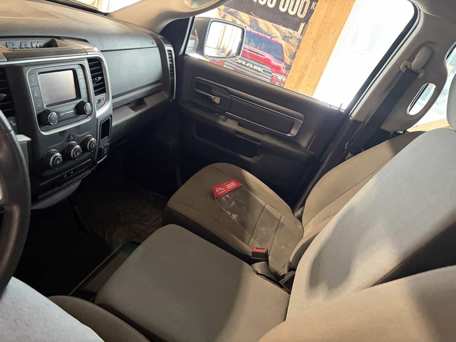 2023 RAM 1500 CLASSIC SLT SLT - Image 23