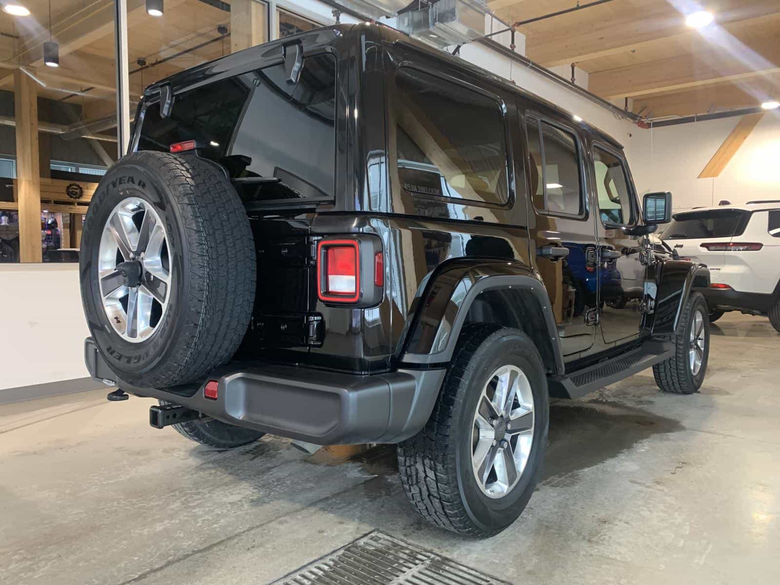 2021 Jeep WRANGLER UNLIMITED SAHARA Unlimited Sahara - Image 4