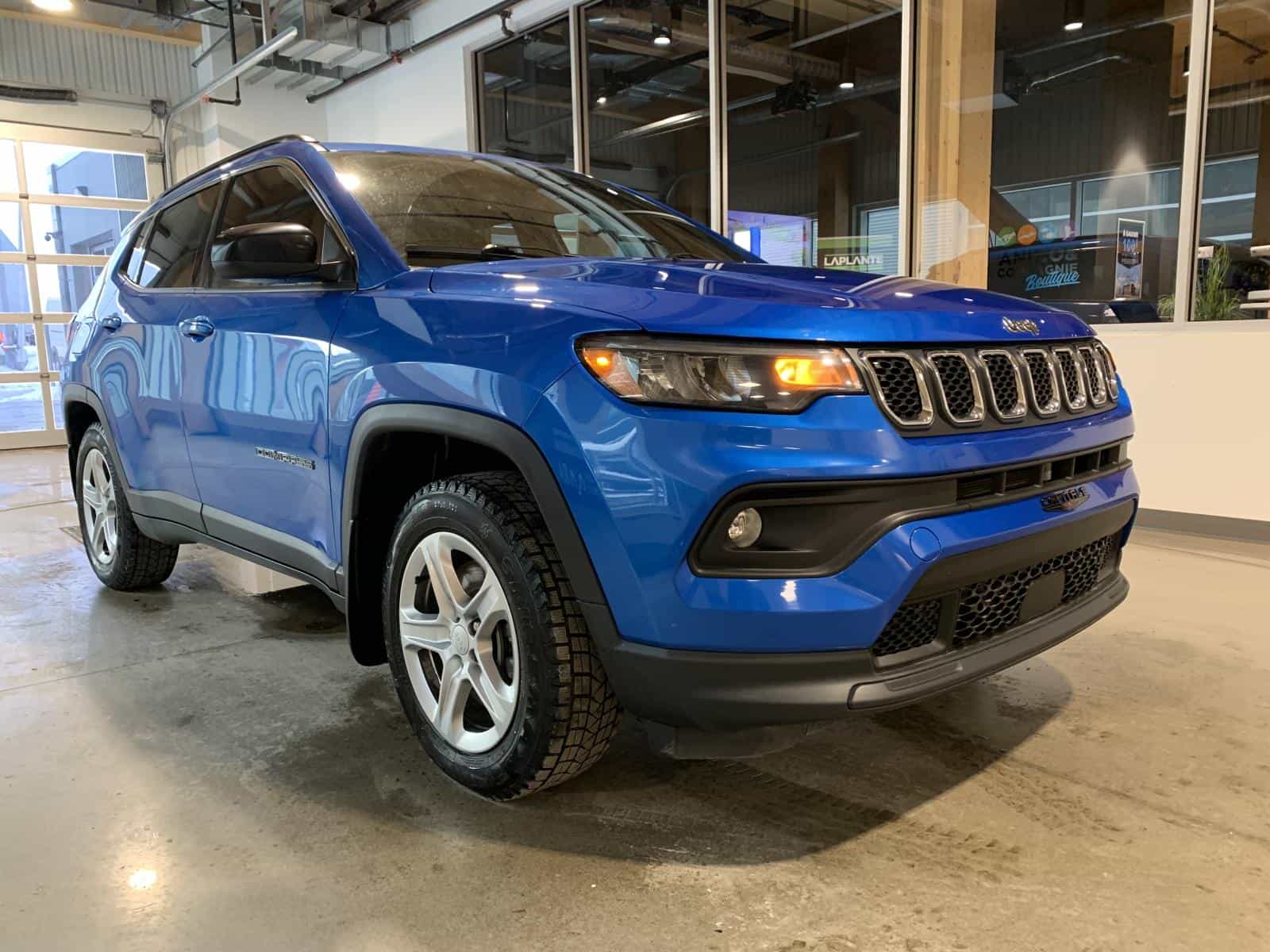 2023 Jeep Compass North - Image 4
