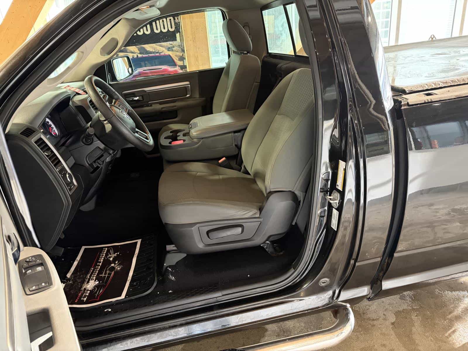 2015 RAM 1500 ST - Image 8