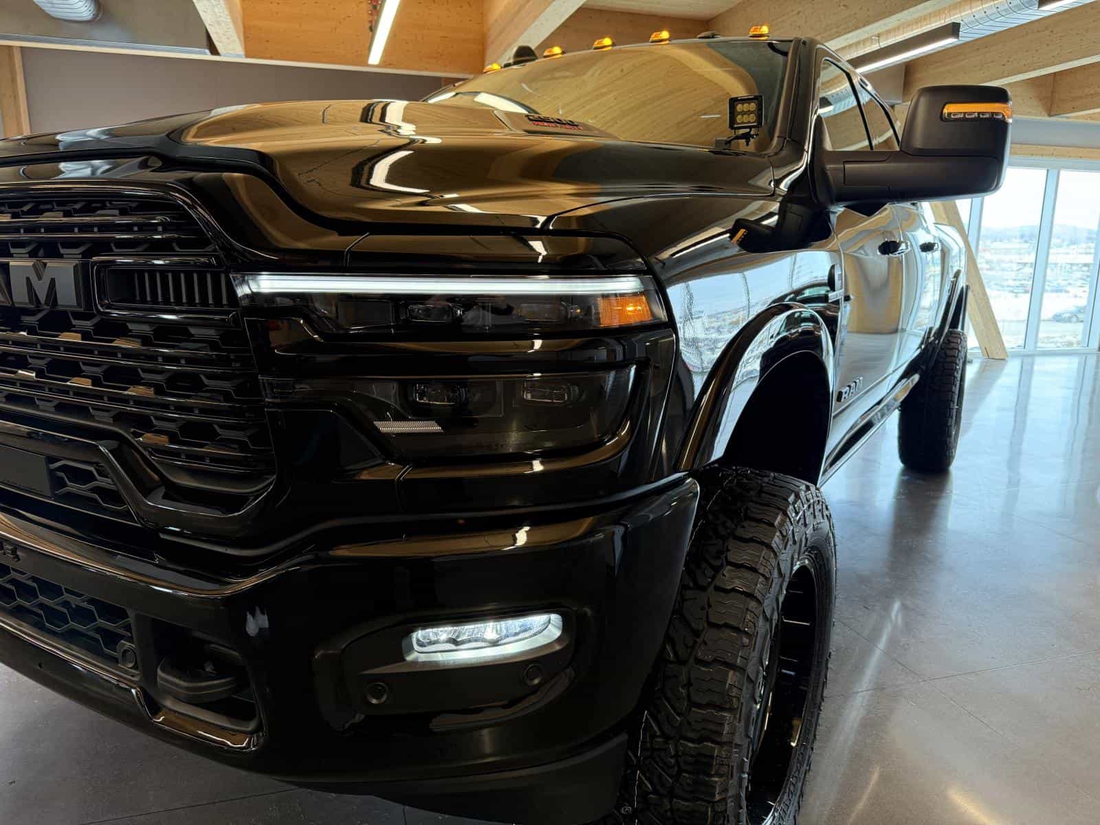 Image 4 RAM 2500 Limited 2026