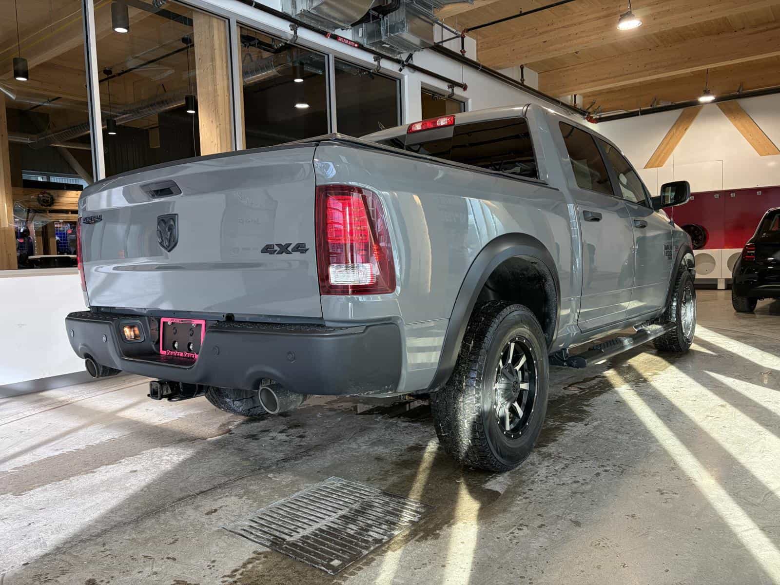 2022 RAM 1500 CLASSIC SLT Warlock - Image 6