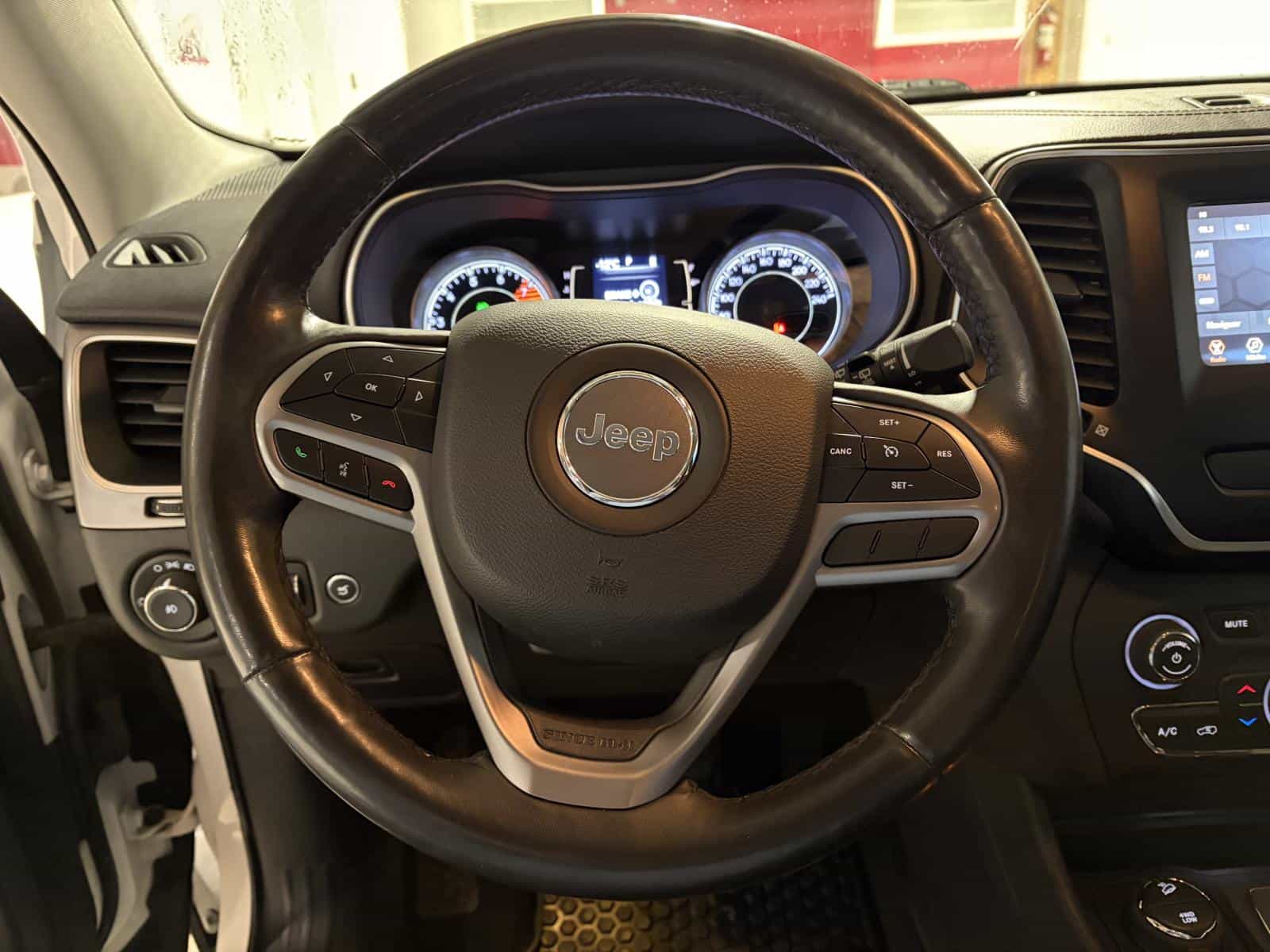 2019 Jeep Cherokee North - Image 13