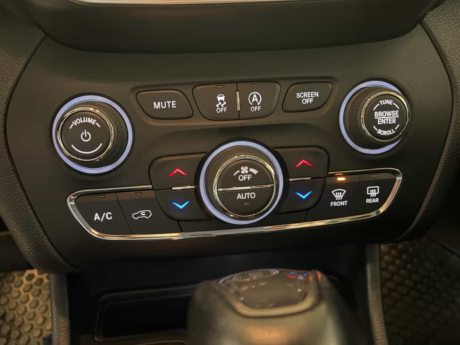 2019 Jeep Cherokee North - Image 18