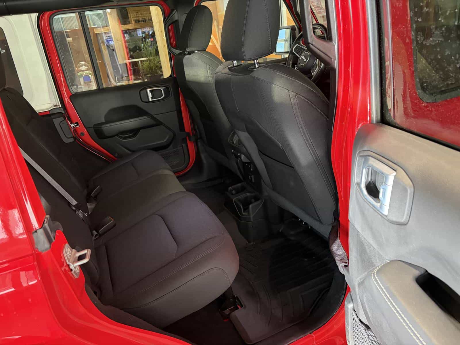 2021 Jeep Wrangler Unlimited Sahara - Image 10