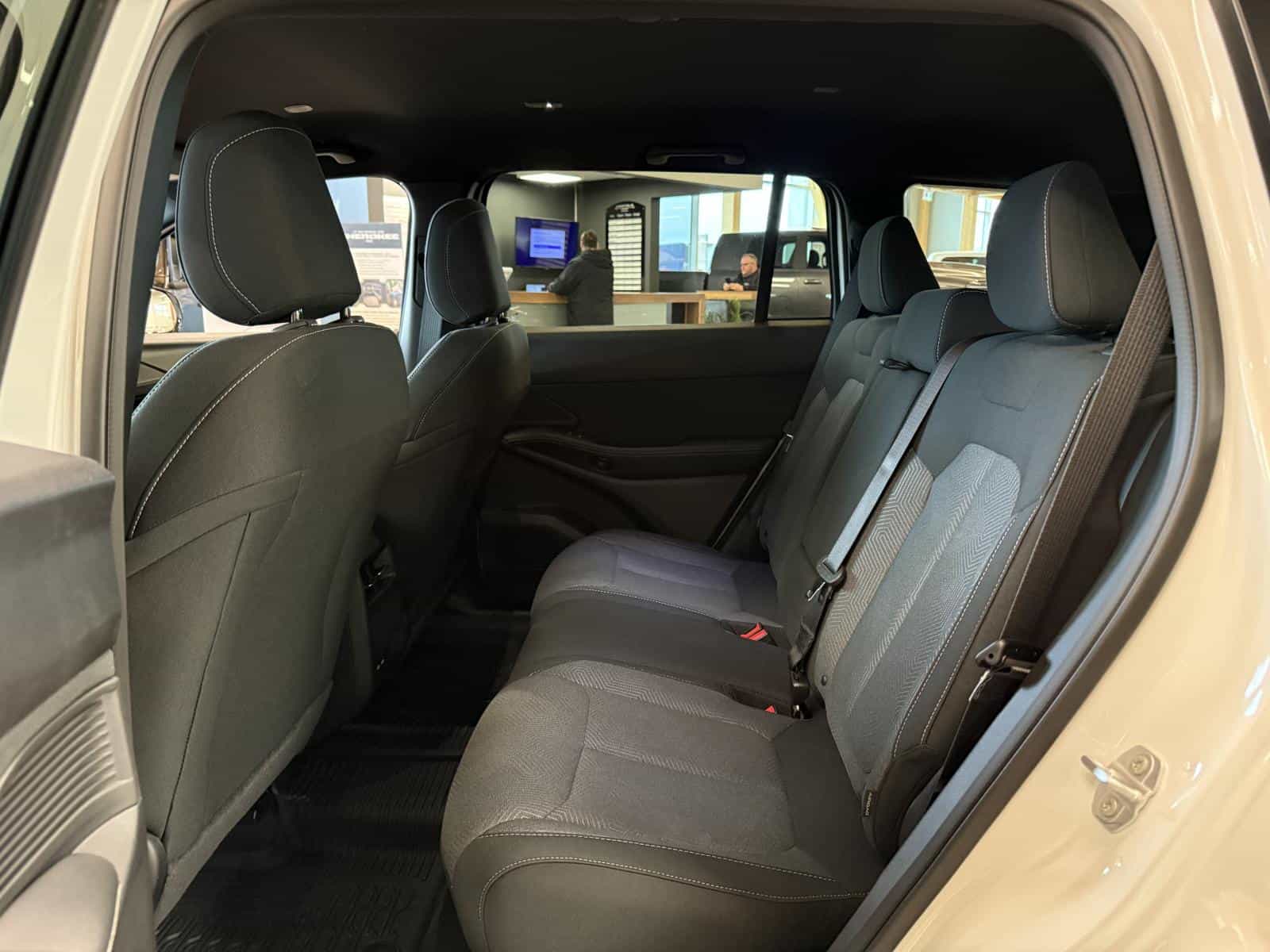 Image 6 Jeep Cherokee Laredo 2026