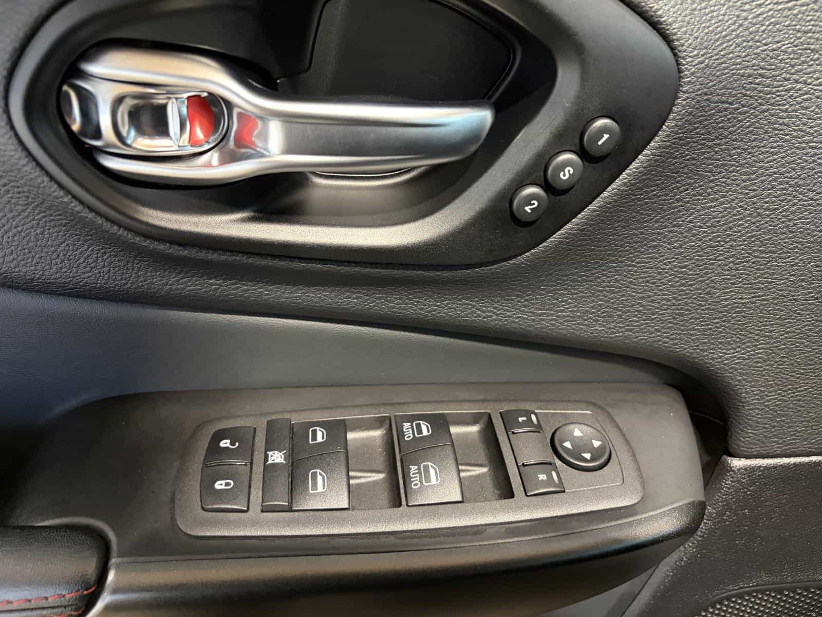 2022 Jeep CHEROKEE TRAILHAWK Trailhawk - Image 11