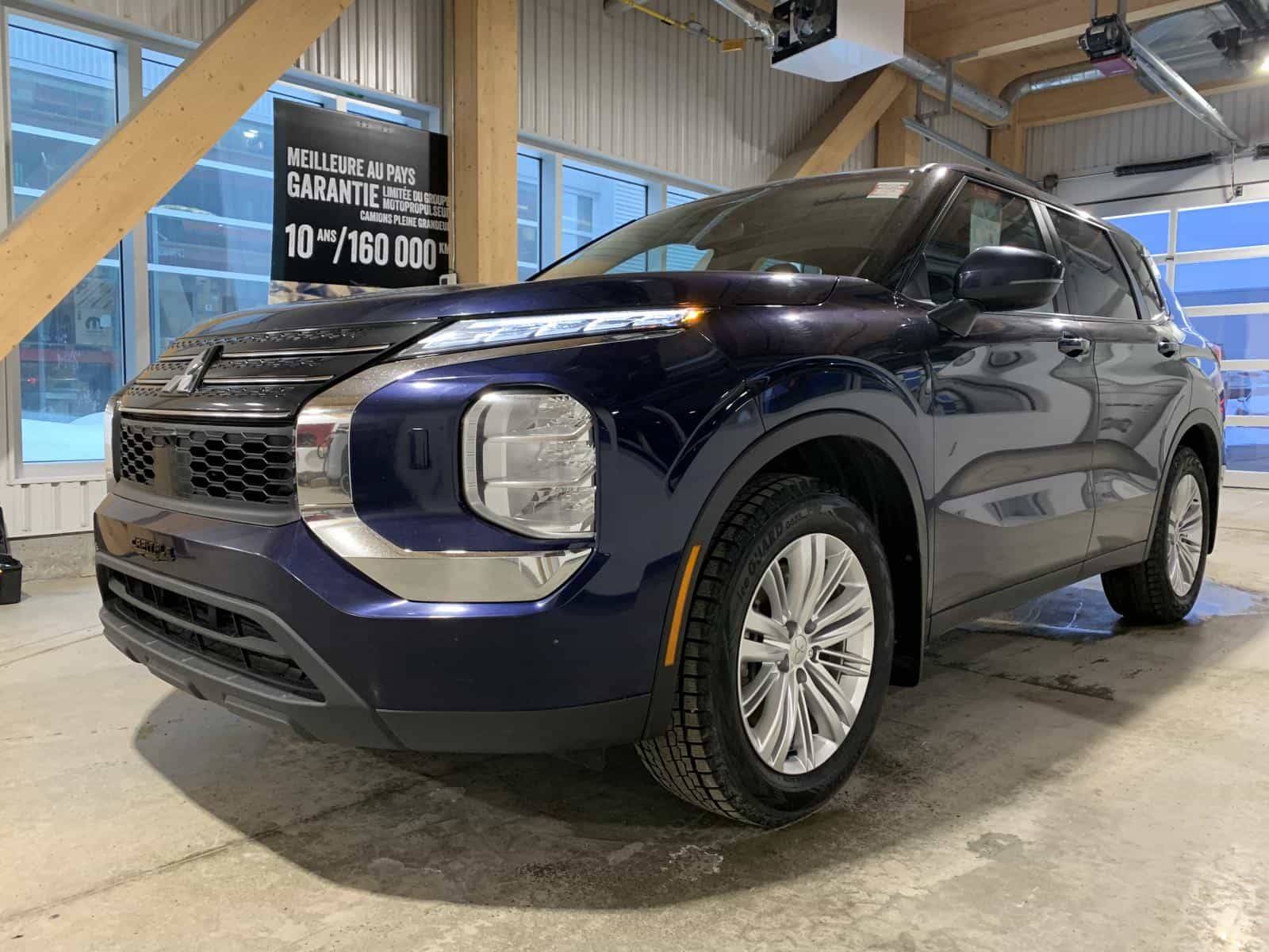 2024 Mitsubishi Outlander ES - Image 1